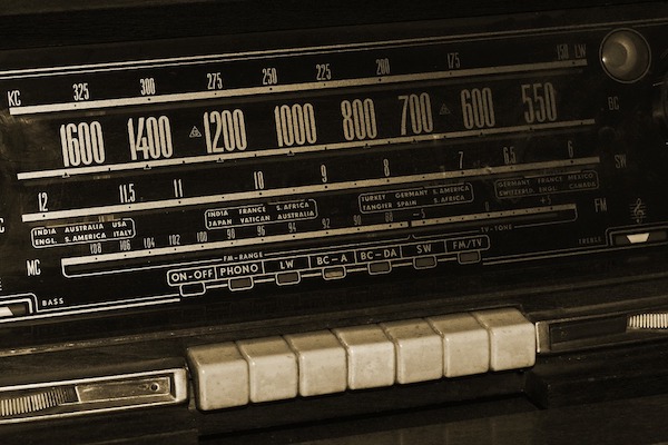 Photo of an old-time radio Shows what radio buttons looked like in the olden days.